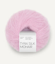 Indlæs billede til gallerivisning Kumulus Bluse PetiteKnit strikkekit [Tynn Silk Mohair]
