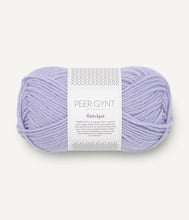 Indlæs billede til gallerivisning Louvre Sweater - strikkekit [Peer Gynt] PetiteKnit
