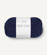 Indlæs billede til gallerivisning Louvre Sweater - strikkekit [Peer Gynt] PetiteKnit
