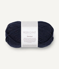 Indlæs billede til gallerivisning Louvre Sweater - strikkekit [Peer Gynt] PetiteKnit
