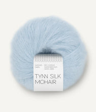 Indlæs billede til gallerivisning Kumulus Bluse PetiteKnit strikkekit [Tynn Silk Mohair]
