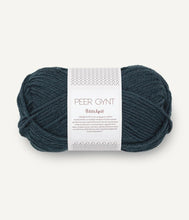 Indlæs billede til gallerivisning Louvre Sweater - strikkekit [Peer Gynt] PetiteKnit

