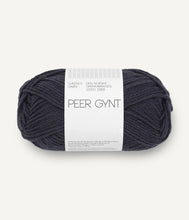 Indlæs billede til gallerivisning Louvre Sweater - strikkekit [Peer Gynt] PetiteKnit
