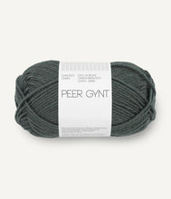 Indlæs billede til gallerivisning Louvre Sweater - strikkekit [Peer Gynt] PetiteKnit
