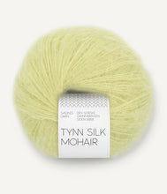 Indlæs billede til gallerivisning Kumulus Bluse PetiteKnit strikkekit [Tynn Silk Mohair]
