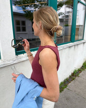 Indlæs billede til gallerivisning Bea Top PetiteKnit strikkekit [Tynn Line]
