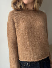 Indlæs billede til gallerivisning Plain Yoke Pullover
