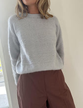 Indlæs billede til gallerivisning Porcelain Damask Sweater
