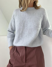 Indlæs billede til gallerivisning Porcelain Damask Sweater
