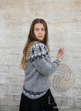 Indlæs billede til gallerivisning Opskrift på 42-13 FRÆ - Islandsk damesweater fra Istex
