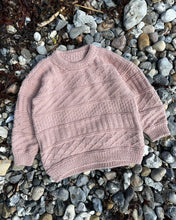 Indlæs billede til gallerivisning Opskrift på Storm Sweater Junior fra PetiteKnit
