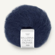 Indlæs billede til gallerivisning Sandnes Garn Ballerina Chunky Mohair dyb marine [5581]
