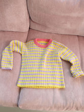 Indlæs billede til gallerivisning Sandnes enkeltopskrift 2401 Mykt til barn [02] Sedrick Sweater Junior
