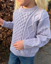 Indlæs billede til gallerivisning Dagmar Sweater Junior - strikkekit [Double Sunday] PetiteKnit
