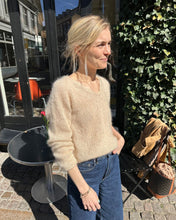 Indlæs billede til gallerivisning Kumulus Bluse PetiteKnit strikkekit [Tynn Silk Mohair]
