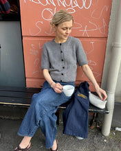 Indlæs billede til gallerivisning Maggie Cardigan - strikkekit [Cashmere Premium] PetiteKnit

