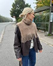 Indlæs billede til gallerivisning Nora Neck
