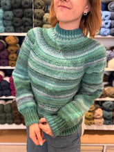 Indlæs billede til gallerivisning Novice Sweater - garnpakke [Brenta] PetiteKnit

