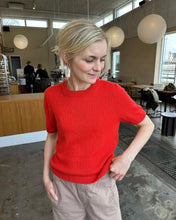 Indlæs billede til gallerivisning Poppy Tee garnpakke [Alpaca Soxx 6ply Lang Yarns]
