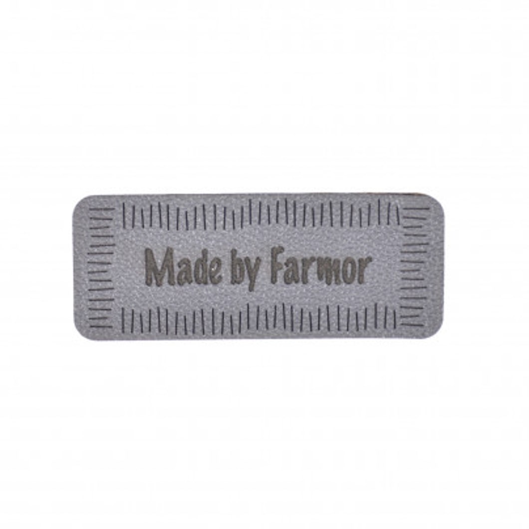 Label grå læder - made by farmor