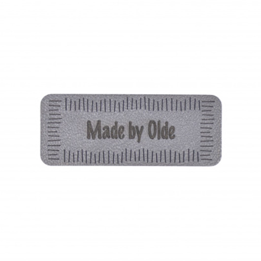 Label grå læder - made by olde