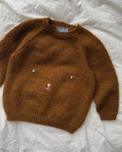 Indlæs billede til gallerivisning Opskrift på Bamsesweater fra PetiteKnit
