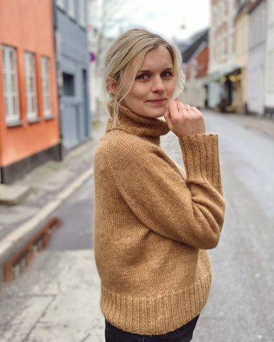 Opskrift på Caramel Sweater fra PetiteKnit