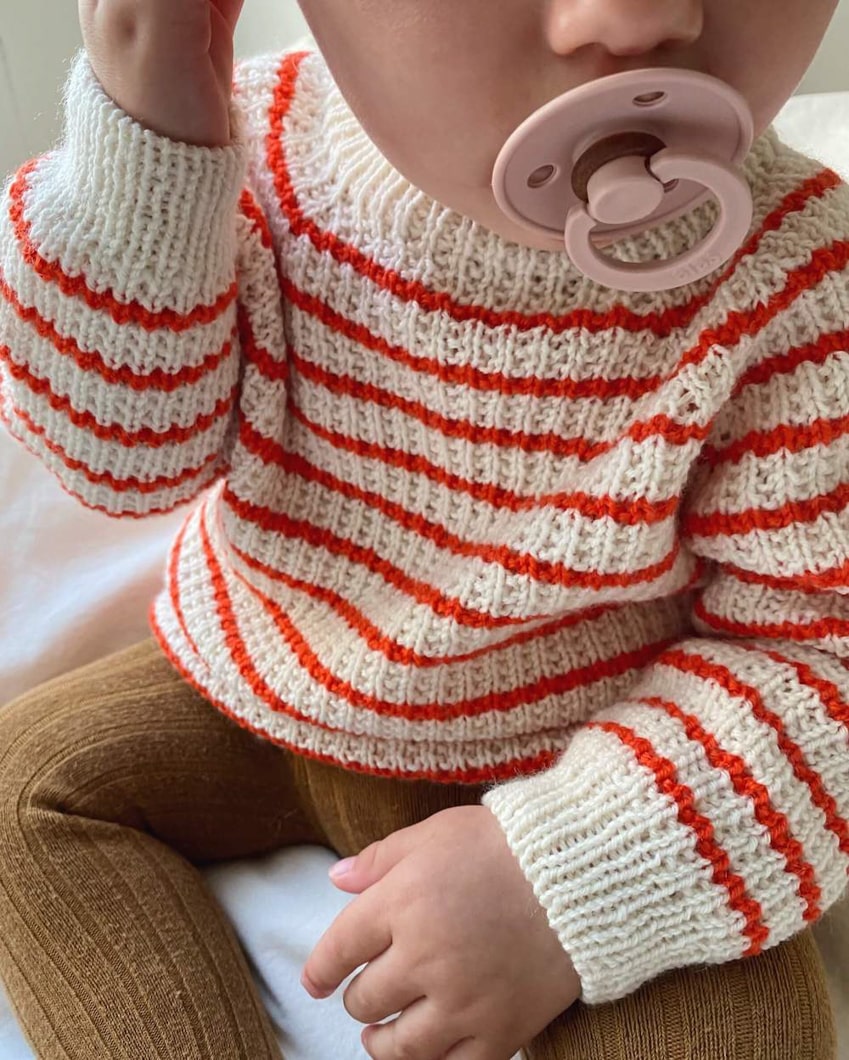 Opskrift på Friday Sweater Baby fra PetiteKnit