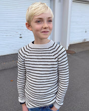 Indlæs billede til gallerivisning Opskrift på Friday Sweater Junior fra PetiteKnit
