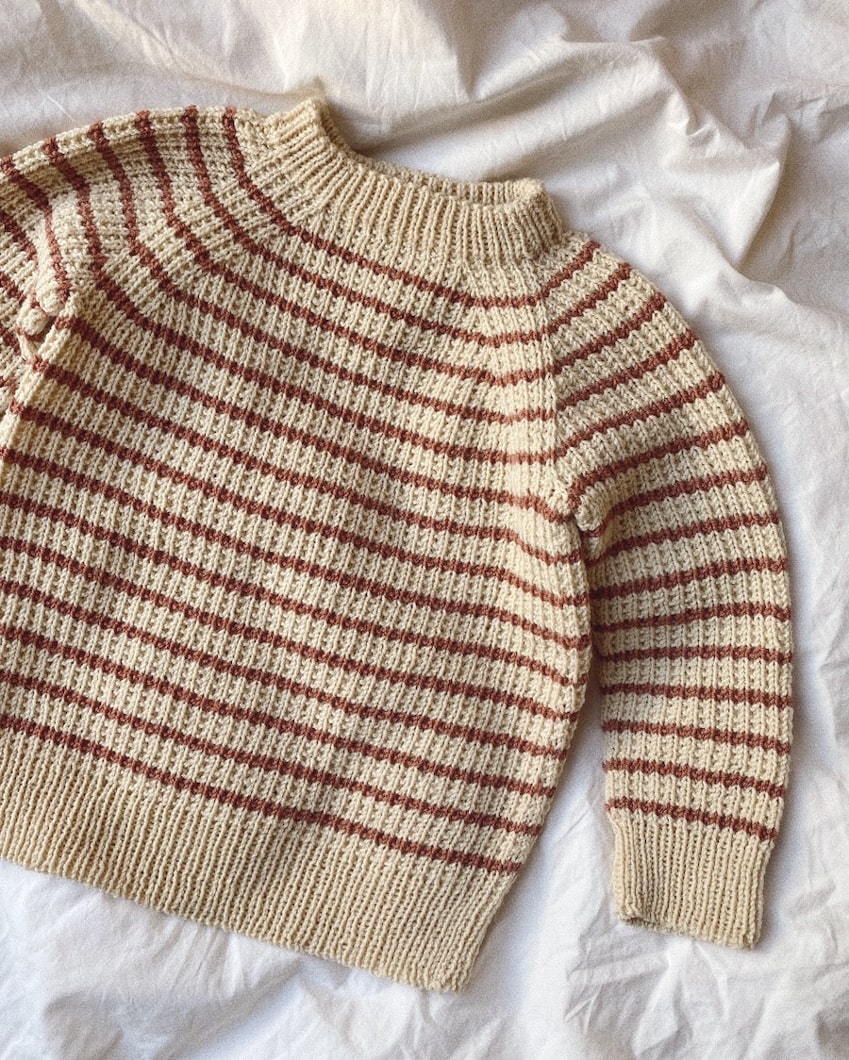 Opskrift på Friday Sweater Mini fra PetiteKnit