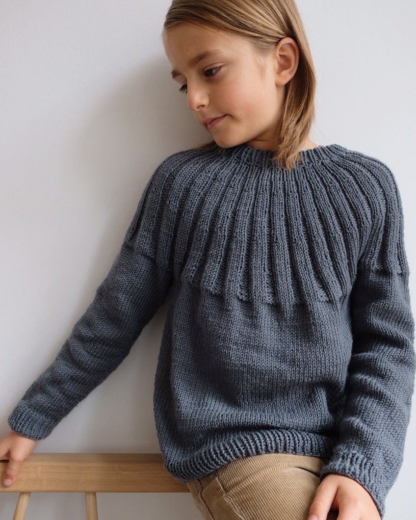 Opskrift på Haralds Sweater Junior fra PetiteKnit
