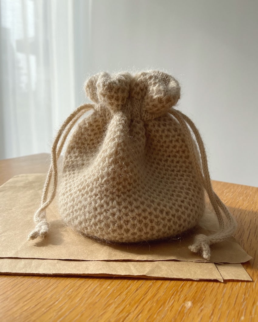 Opskrift på Honey Bucket Bag fra PetiteKnit