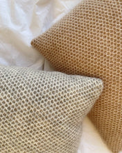 Indlæs billede til gallerivisning Opskrift på Honey Pillow fra PetiteKnit
