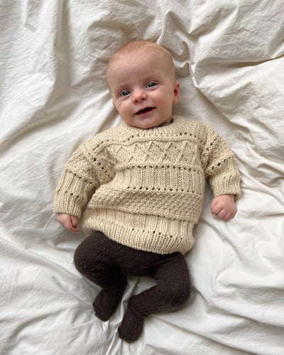 Opskrift på Ingrid Sweater Baby fra PetiteKnit