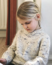 Indlæs billede til gallerivisning Opskrift på Novice Sweater Junior fra PetiteKnit
