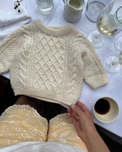 Indlæs billede til gallerivisning Opskrift på Moby Sweater Baby fra PetiteKnit
