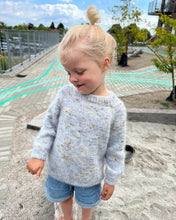 Indlæs billede til gallerivisning Opskrift på Monday Sweater Junior fra PetiteKnit
