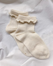 Indlæs billede til gallerivisning Opskrift på Ruffle Socks fra PetiteKnit

