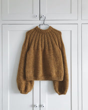 Indlæs billede til gallerivisning Opskrift på Sunday Sweater fra PetiteKnit
